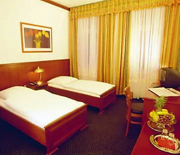 Hotel Little Paris Франкфурт-на-Майне